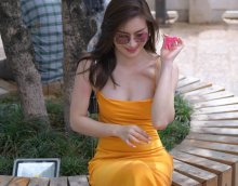 黄色露背包臀连衣裙美女大理旅拍街拍 有G必火【高清724P/18.1GB】