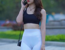 紧身瑜伽裤辣妹户外摄影写真 光看动图你都受不鸟~【800P/8V/22.3GB】