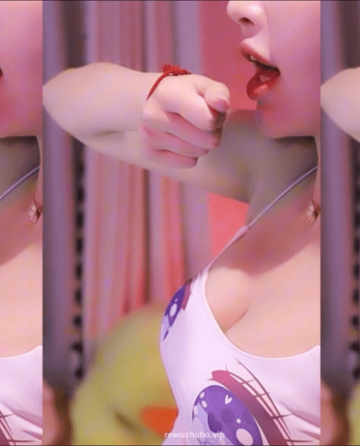 斗鱼 南妹儿呀 现场教学如何亲吻 直播间整活视频下载【1V/475MB】