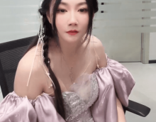 电竞女神也难逃中年发福？小苍变胖20斤自嘲，肚子都能打鼓了