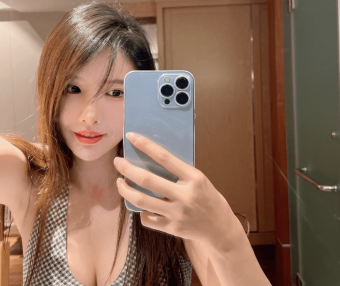 千元订制68元卖不动，女主播 大艺术嘉carrie 收入暴跌，还被同行嘲讽“麦片”主播