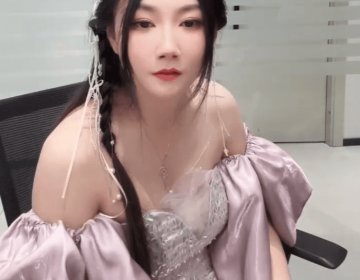 电竞女神也难逃中年发福？小苍变胖20斤自嘲，肚子都能打鼓了