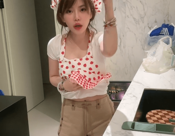 周淑怡厨娘做饭惨遭封禁，竖中指抗议超管：是不是以为我没穿？