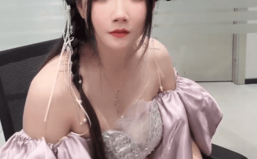 电竞女神也难逃中年发福？小苍变胖20斤自嘲，肚子都能打鼓了