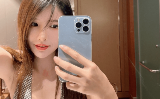 千元订制68元卖不动，女主播 大艺术嘉carrie 收入暴跌，还被同行嘲讽“麦片”主播